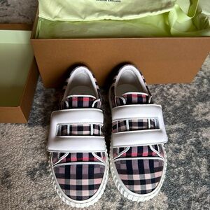 Burberry kids Mark Check sneakers, size 13.5 US( 32EU)